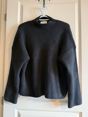 Abercrombie & Fitch Women's Black Ribbed Crew Sweater